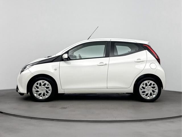 Toyota AYGO 1.0 VVT-i x-play | NL-Auto | 5-Drs | Airco | Parkeercamera | Snelheidsregelaar |