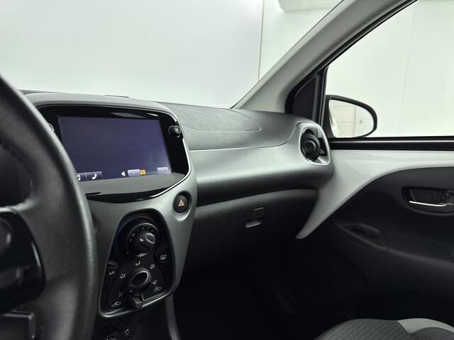 Toyota AYGO 1.0 VVT-i x-play | NL-Auto | 5-Drs | Airco | Parkeercamera | Snelheidsregelaar |