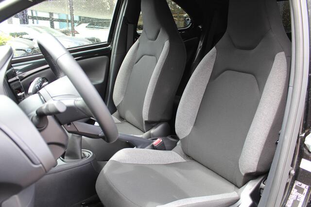 Toyota AYGO X 1.0 VVT-i MT First | Rijklaar | Stoelverw. | LED | Clima | Camera | Apple/Android | Privacyglass | Adap.cruise