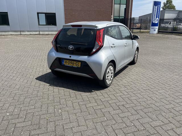 Toyota AYGO 1.0 VVT-i x-play