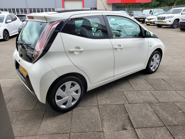 Toyota AYGO 1.0 VVT-i x-wave |El.bed. vouwdak, Airco, el.ramen, cruisectr.