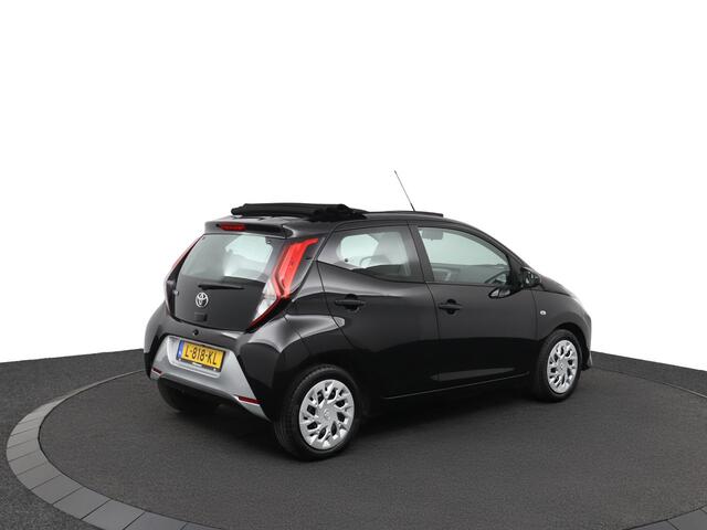 Toyota AYGO 1.0 VVT-i x-play cabrio | Electrisch vouwdak | Apple carplay -Android auto | Parkeercamera |