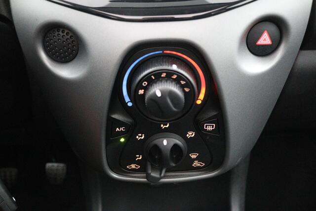 Toyota AYGO 1.0 VVT-i x-play cabrio | Electrisch vouwdak | Apple carplay -Android auto | Parkeercamera |
