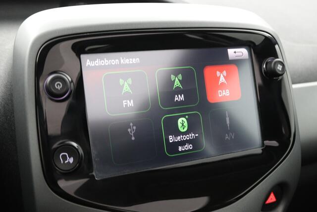 Toyota AYGO 1.0 VVT-i x-play cabrio | Electrisch vouwdak | Apple carplay -Android auto | Parkeercamera |