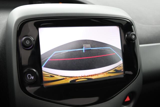 Toyota AYGO 1.0 VVT-i x-play cabrio | Electrisch vouwdak | Apple carplay -Android auto | Parkeercamera |