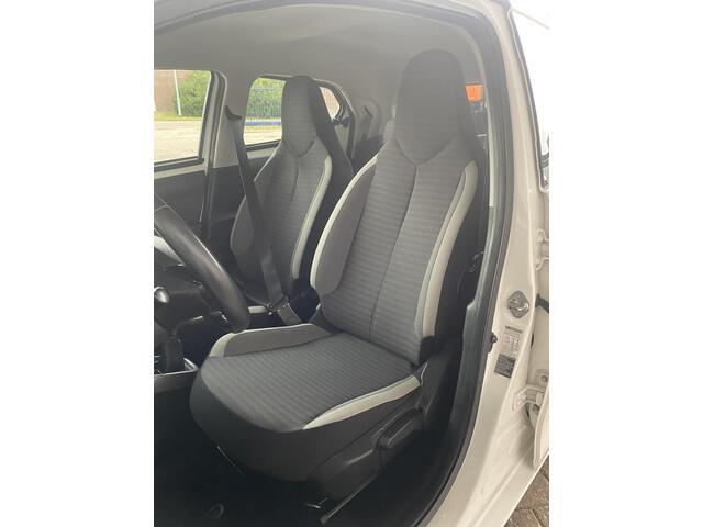 Toyota AYGO 1.0 VVT-i x-play limited | Camera | BleuTooth |