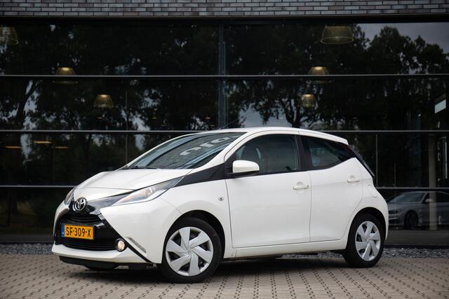 Toyota AYGO 1.0 VVT-i x-play , Airco, Cruise control, Achteruitrijcamera,