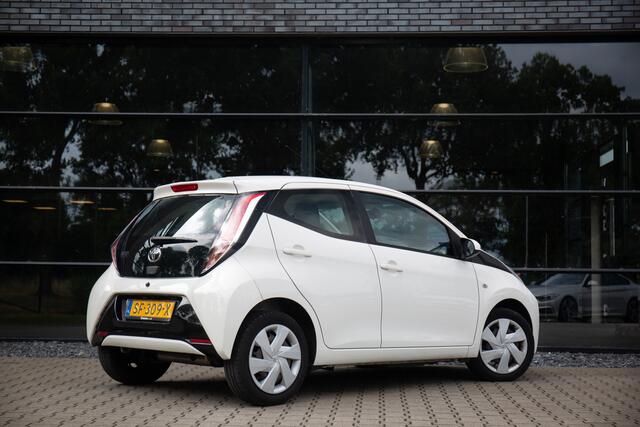 Toyota AYGO 1.0 VVT-i x-play , Airco, Cruise control, Achteruitrijcamera,