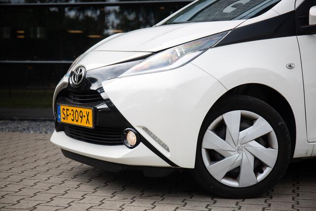 Toyota AYGO 1.0 VVT-i x-play , Airco, Cruise control, Achteruitrijcamera,