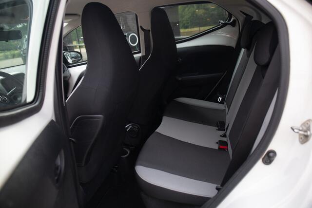 Toyota AYGO 1.0 VVT-i x-play , Airco, Cruise control, Achteruitrijcamera,