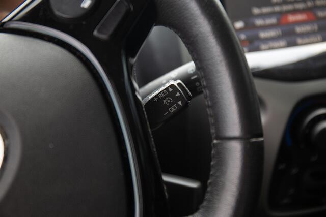 Toyota AYGO 1.0 VVT-i x-play , Airco, Cruise control, Achteruitrijcamera,