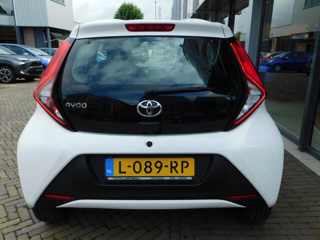 Toyota AYGO 1.0 VVT-i x-fun | Lage km-stand!