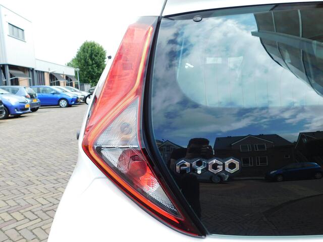 Toyota AYGO 1.0 VVT-i x-fun | Lage km-stand!