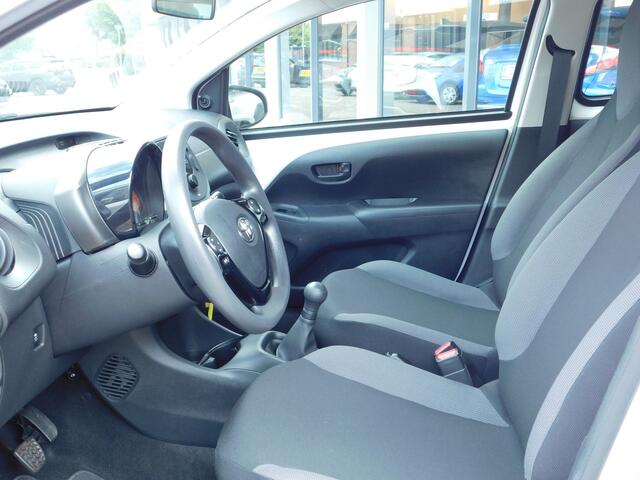 Toyota AYGO 1.0 VVT-i x-fun | Lage km-stand!