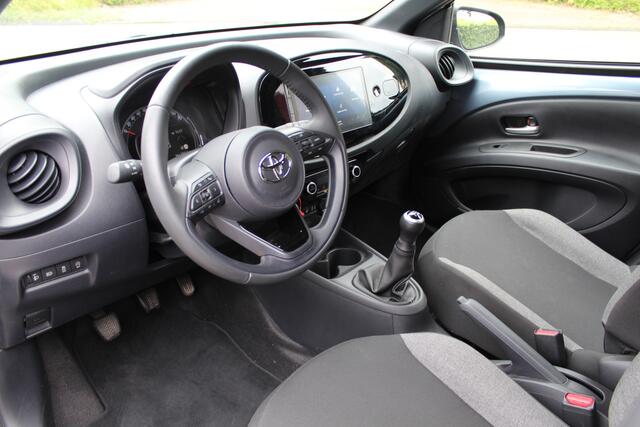 Toyota AYGO X 1.0 VVT-i MT First | Rijklaar | Stoelverw. | LED | Clima | Camera | Apple/Android | Privacyglass | Adap.cruise
