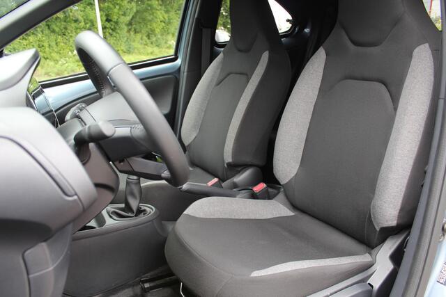 Toyota AYGO X 1.0 VVT-i MT First | Rijklaar | Stoelverw. | LED | Clima | Camera | Apple/Android | Privacyglass | Adap.cruise