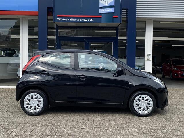 Toyota AYGO 1.0 VVT-i x-play / NL-Auto / 66.000 Km / Automaat / 1-Ste Eigenaar / Dealer-Onderhouden / Apple-Carplay & Android-Auto / DAB+Radio-Bluetooth / Camera / Airco / Flippers / ELKTR-Pakket / All-Season / ENZ.