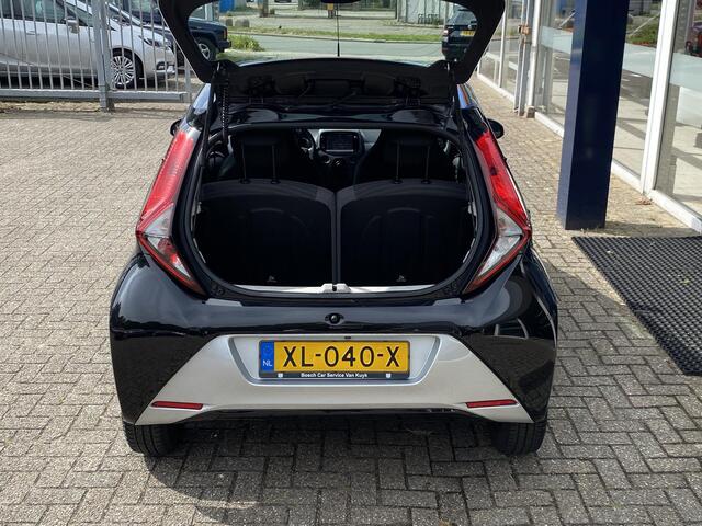 Toyota AYGO 1.0 VVT-i x-play / NL-Auto / 66.000 Km / Automaat / 1-Ste Eigenaar / Dealer-Onderhouden / Apple-Carplay & Android-Auto / DAB+Radio-Bluetooth / Camera / Airco / Flippers / ELKTR-Pakket / All-Season / ENZ.
