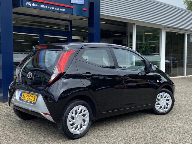 Toyota AYGO 1.0 VVT-i x-play / NL-Auto / 66.000 Km / Automaat / 1-Ste Eigenaar / Dealer-Onderhouden / Apple-Carplay & Android-Auto / DAB+Radio-Bluetooth / Camera / Airco / Flippers / ELKTR-Pakket / All-Season / ENZ.