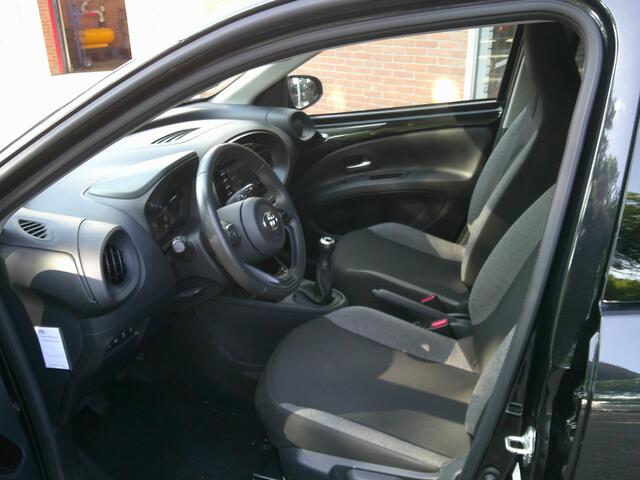 Toyota AYGO X 1.0 VVT-i MT first Trekhaak