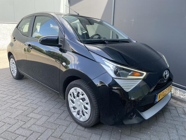 Toyota AYGO 1.0 VVT-i x-play Achteruitrijcamera - Airco - Cruise control - Bluetooth - Multifunctioneel stuurwiel