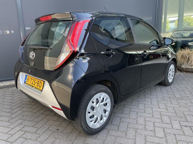Toyota AYGO 1.0 VVT-i x-play Achteruitrijcamera - Airco - Cruise control - Bluetooth - Multifunctioneel stuurwiel