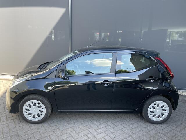 Toyota AYGO 1.0 VVT-i x-play Achteruitrijcamera - Airco - Cruise control - Bluetooth - Multifunctioneel stuurwiel