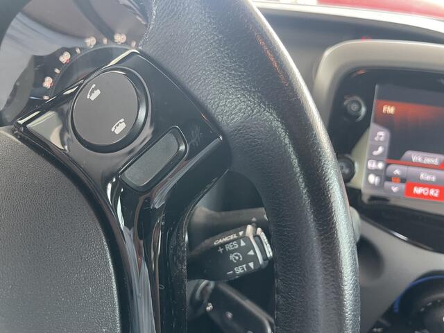 Toyota AYGO 1.0 VVT-i x-play Achteruitrijcamera - Airco - Cruise control - Bluetooth - Multifunctioneel stuurwiel