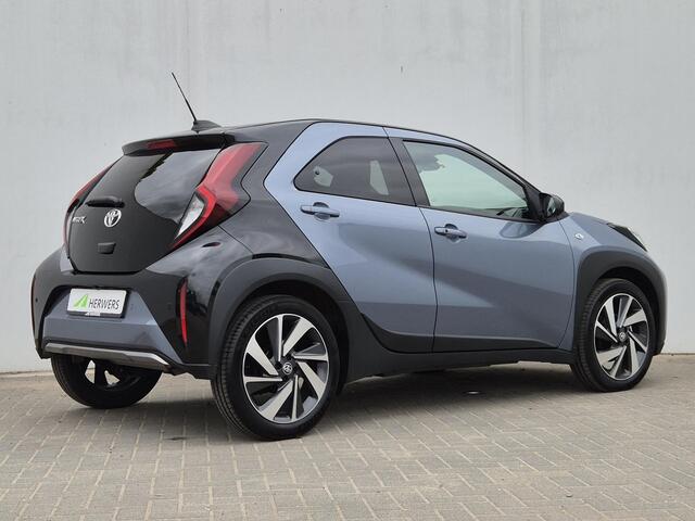Toyota AYGO X 1.0 VVT-i S-CVT first Automaat / Navigatie middels Apple Carplay Android Auto / Adaptief CC / Climate control / Achteruitrijcamera / Keyless Entry/Start / Navigatie / Lichtmetalen wielen 18" / Parkeersensoren voor en achter /