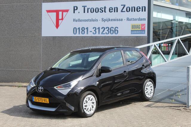 Toyota AYGO 1.0 VVT-i x-play limited Navigatie/Achteruitrijcamera/Apple carplay/Airco/Bluetooth/Toerenteller/Multifunctioneel stuurwiel/LED koplampen/Elektrisch verstelbare spiegels/Elektrische ramen.