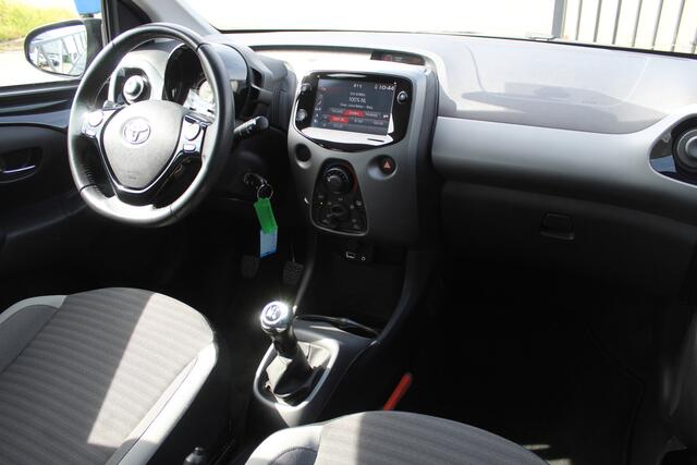 Toyota AYGO 1.0 VVT-i x-play limited Navigatie/Achteruitrijcamera/Apple carplay/Airco/Bluetooth/Toerenteller/Multifunctioneel stuurwiel/LED koplampen/Elektrisch verstelbare spiegels/Elektrische ramen.