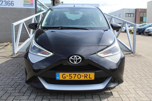 Toyota AYGO 1.0 VVT-i x-play limited Navigatie/Achteruitrijcamera/Apple carplay/Airco/Bluetooth/Toerenteller/Multifunctioneel stuurwiel/LED koplampen/Elektrisch verstelbare spiegels/Elektrische ramen.
