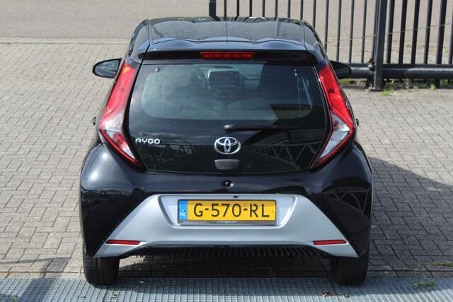 Toyota AYGO 1.0 VVT-i x-play limited Navigatie/Achteruitrijcamera/Apple carplay/Airco/Bluetooth/Toerenteller/Multifunctioneel stuurwiel/LED koplampen/Elektrisch verstelbare spiegels/Elektrische ramen.