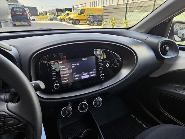 Toyota AYGO X 1.0 VVT-i MT Business 3.300km Carplay