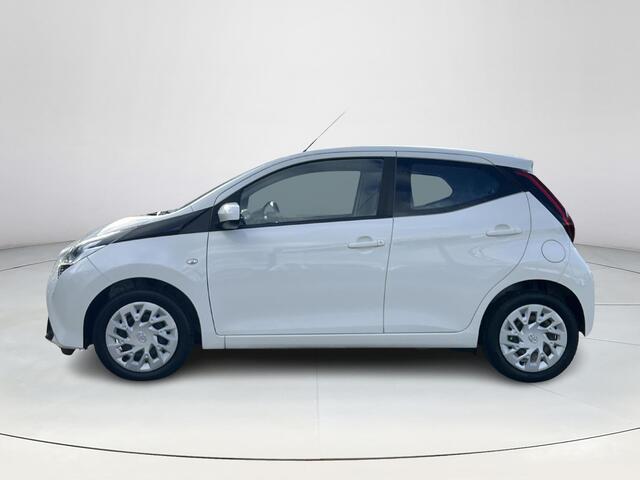 Toyota AYGO 1.0 VVT-i x-play **APPLE CARPLAY/ PARKEERCAMERA/ 36 MAANDEN GARANTIE**