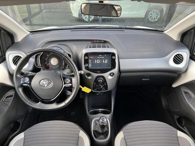 Toyota AYGO 1.0 VVT-i x-play **APPLE CARPLAY/ PARKEERCAMERA/ 36 MAANDEN GARANTIE**
