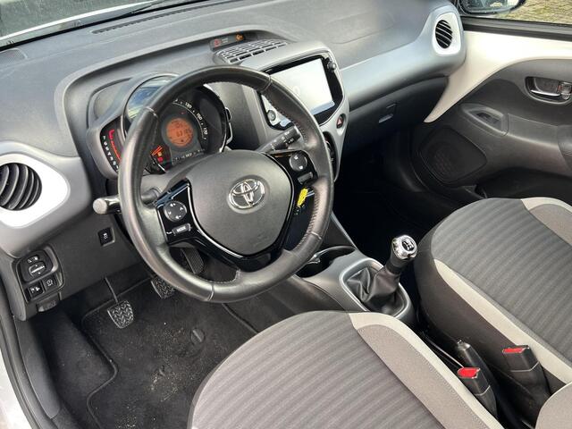 Toyota AYGO 1.0 VVT-i x-play **APPLE CARPLAY/ PARKEERCAMERA/ 36 MAANDEN GARANTIE**