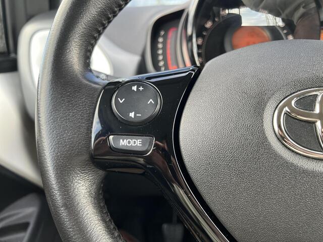 Toyota AYGO 1.0 VVT-i x-play **APPLE CARPLAY/ PARKEERCAMERA/ 36 MAANDEN GARANTIE**