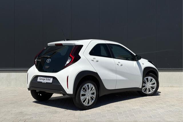 Toyota AYGO X 1.0 VVT-i MT Play 72pk - Camera - Cruise - Lane - Carplay - Rijklaar