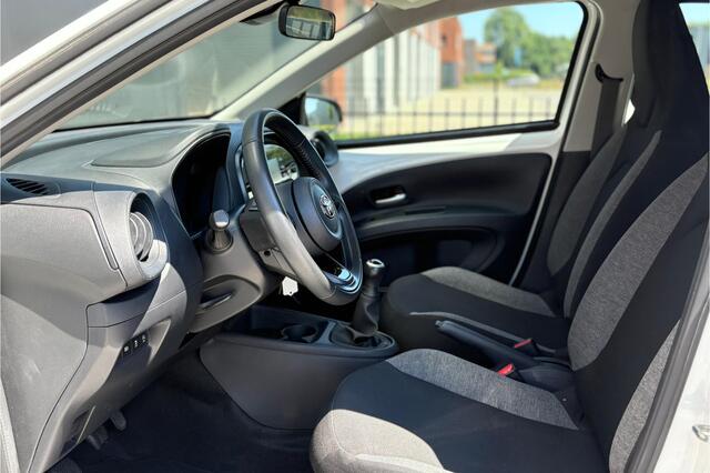 Toyota AYGO X 1.0 VVT-i MT Play 72pk - Camera - Cruise - Lane - Carplay - Rijklaar