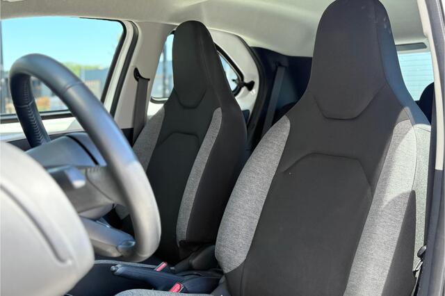 Toyota AYGO X 1.0 VVT-i MT Play 72pk - Camera - Cruise - Lane - Carplay - Rijklaar