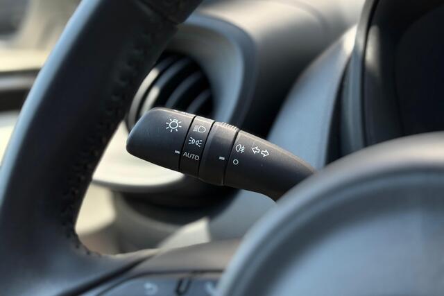 Toyota AYGO X 1.0 VVT-i MT Play 72pk - Camera - Cruise - Lane - Carplay - Rijklaar