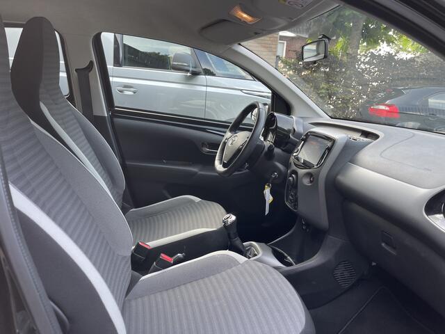 Toyota AYGO 1.0 VVT-i x-play 5drs. Navigatie Airco Camera
