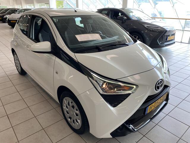 Toyota AYGO 1.0 VVT-i x-play
