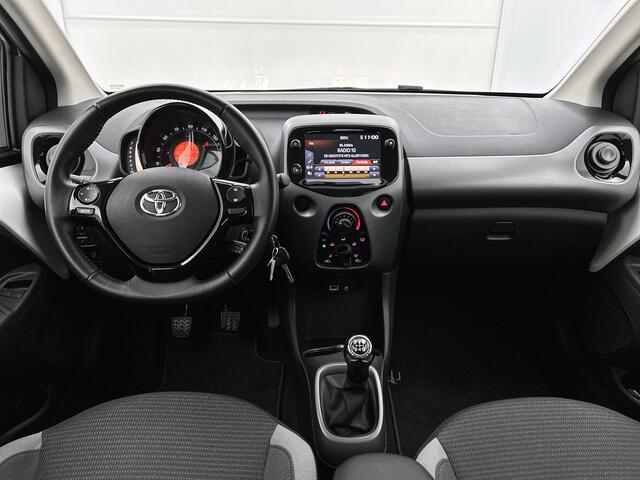 Toyota AYGO 1.0 VVT-i x-play | weinig km | dealer onderhouden | Apple carplay-Android auto| Airco |