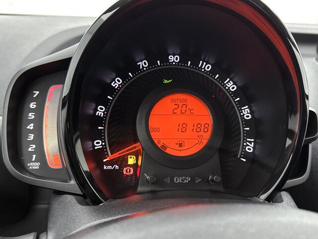 Toyota AYGO 1.0 VVT-i x-play | weinig km | dealer onderhouden | Apple carplay-Android auto| Airco |