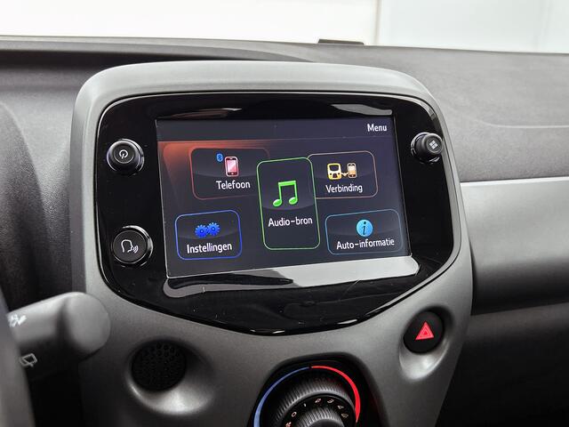 Toyota AYGO 1.0 VVT-i x-play | weinig km | dealer onderhouden | Apple carplay-Android auto| Airco |