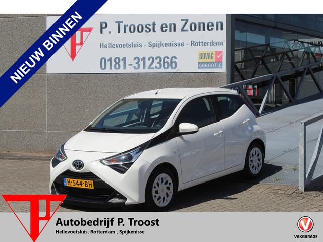 Toyota AYGO 1.0 VVT-i x-play *Automaat*Airco/Apple carplay/Achteruitrijcamera/Toerenteller/Elektrische ramen/Elektrisch verstelbare spiegels.
