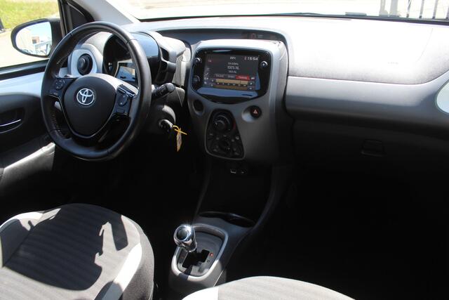 Toyota AYGO 1.0 VVT-i x-play *Automaat*Airco/Apple carplay/Achteruitrijcamera/Toerenteller/Elektrische ramen/Elektrisch verstelbare spiegels.