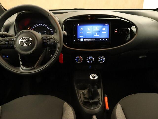 Toyota AYGO X 1.0 VVT-i MT Play - ORIGINEEL NEDERLANDSE AUTO - AIRCO - ADAPTIEVE CRUISE CONTROL - ACHTERUITRIJCAMERA - BLUETOOTH - LICHTSENSOR - DAB RADIO